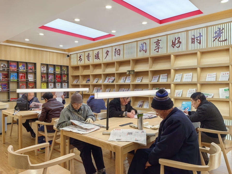 北碚?qǐng)D書館報(bào)刊閱覽室（老年閱覽室）煥新開放 書香伴銀齡，文化暖耆心
